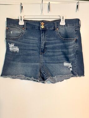 No Boundaries denim shorts size 21